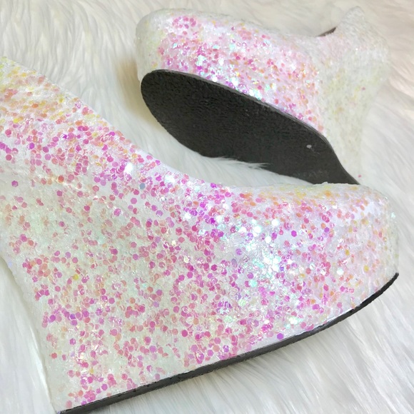 L.A.M.B. Glitter Pumps! - Picture 4 of 13